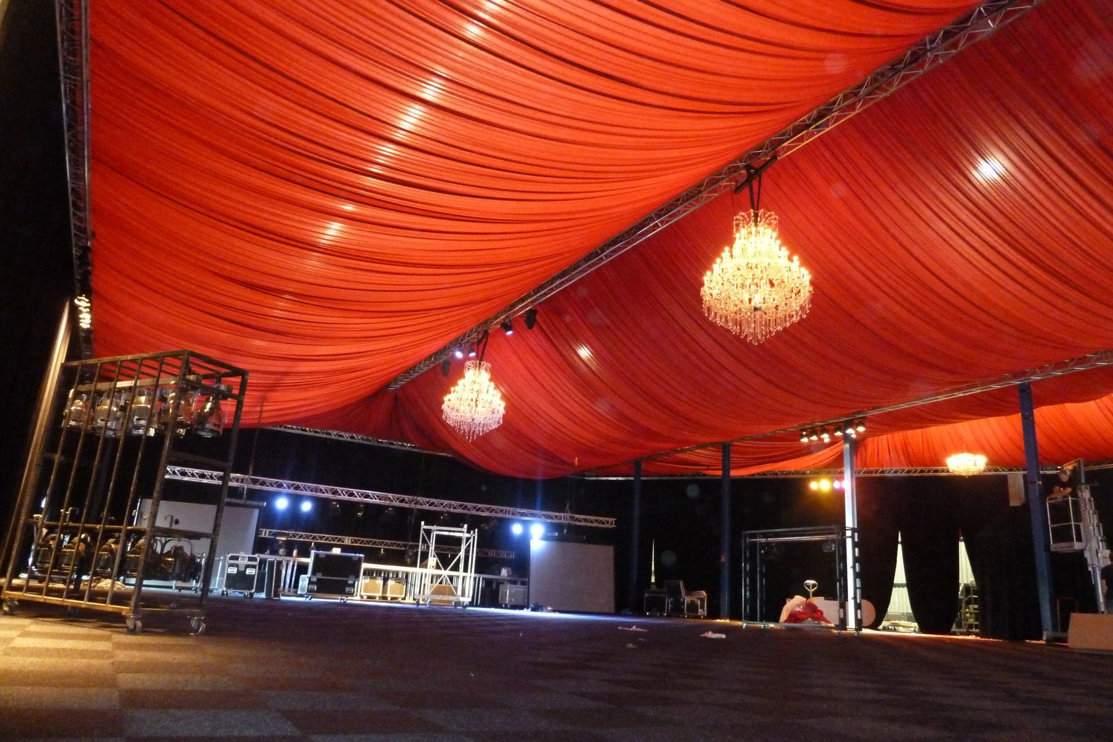 3BUTE flanel rood 300cm voor evenementen en theater (afb. 6)